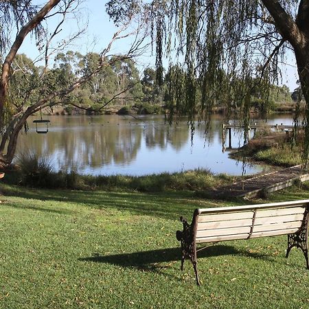 Little Lake Cottage Nyora Exterior photo